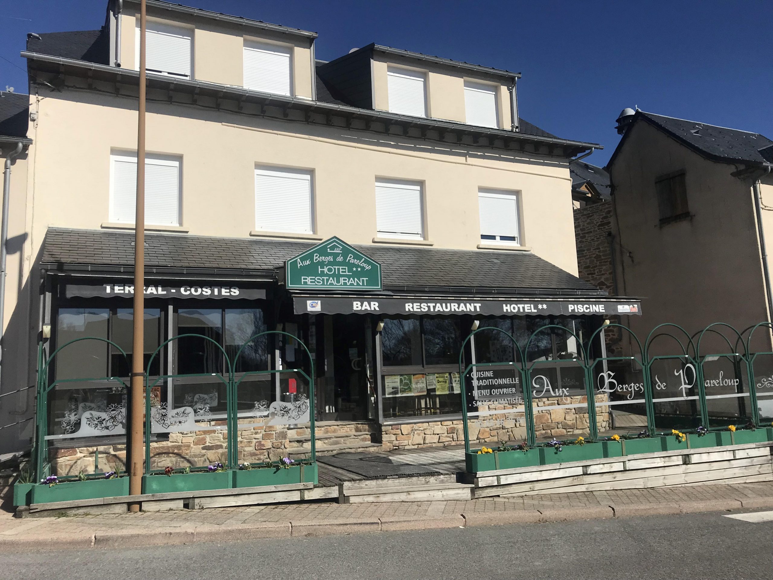 Restaurant hôtel Aux Berges de Pareloup - Lévézou Aveyron